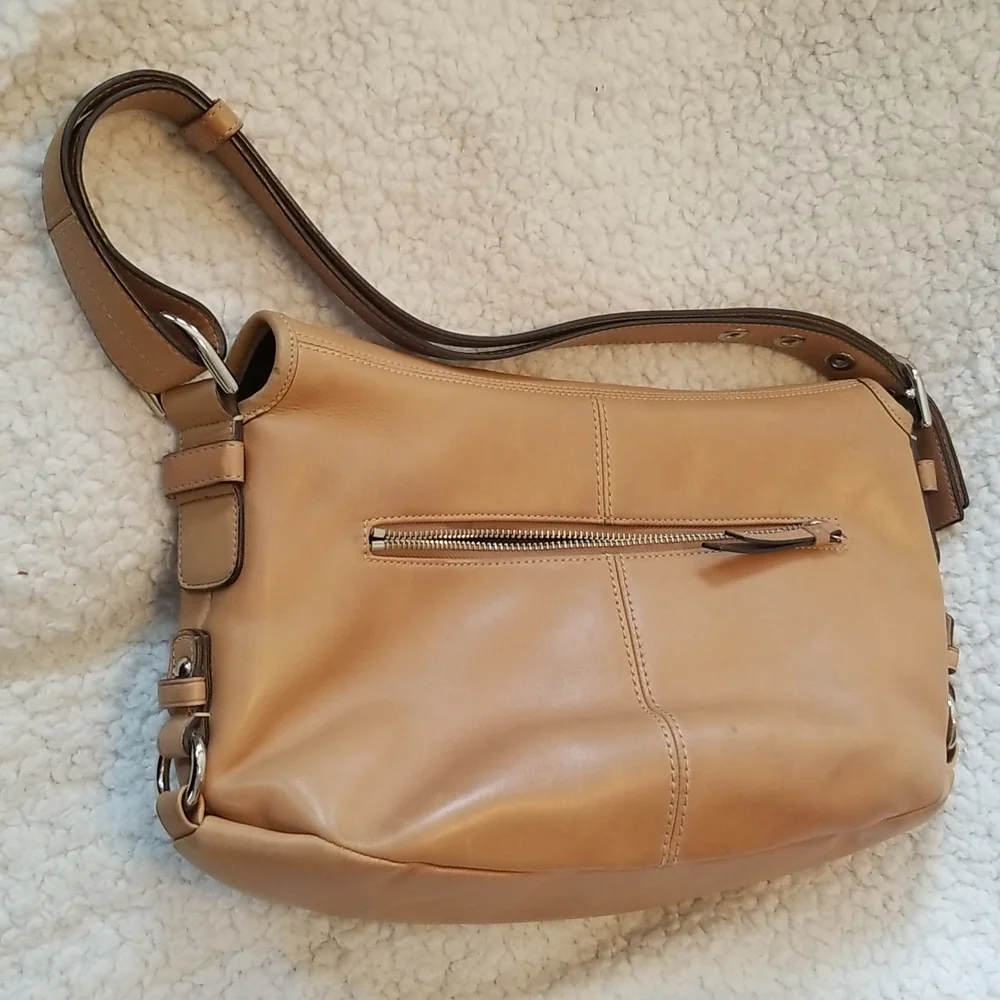 Vintage Coach Legacy Duffle/Shoulder Bag in Light Tan Leather – Style #F15170